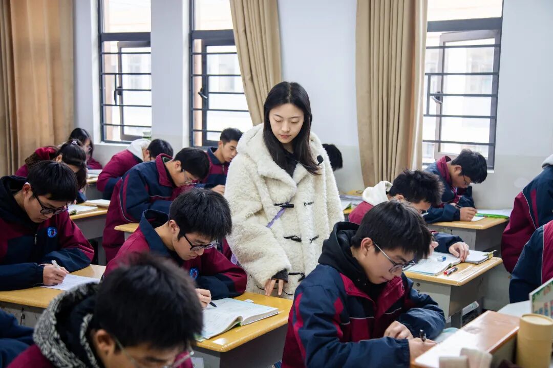 在时光深处点亮星光 | 正道中学十二位班主任的教育叙事与哲思